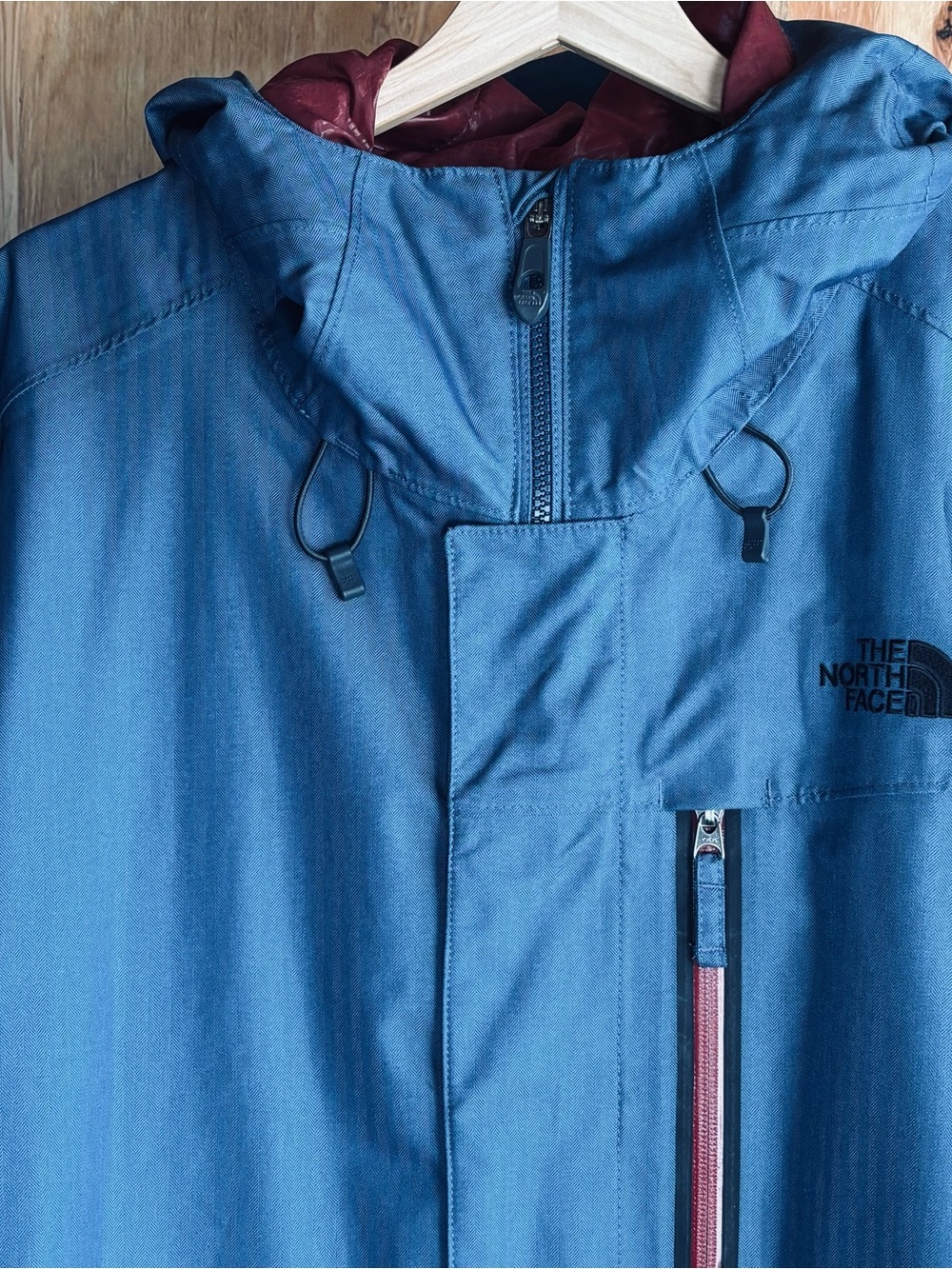The North Face Men’s Blue HYVENT Hooded Raincoat & Red Zipper Accent Size XL - Picture 2 of 13